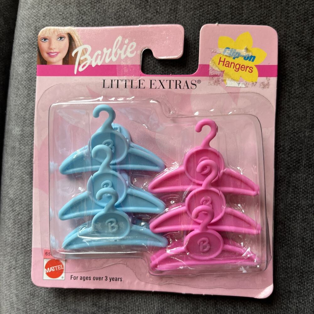 Mattel 2002 Barbie Little Extras Hangers Clip-On Pink Blue New 68715 Accessories